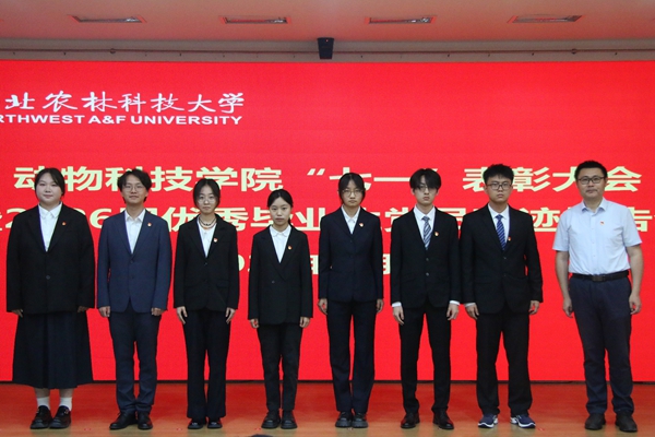 新发展党员代表(8个) .JPG