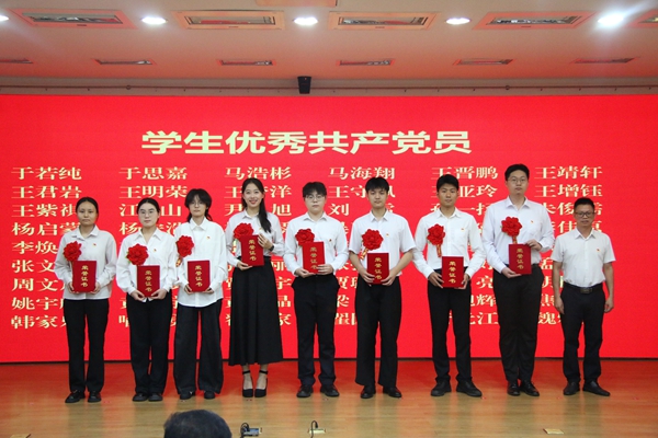 学生优秀共产党员(8人) .JPG