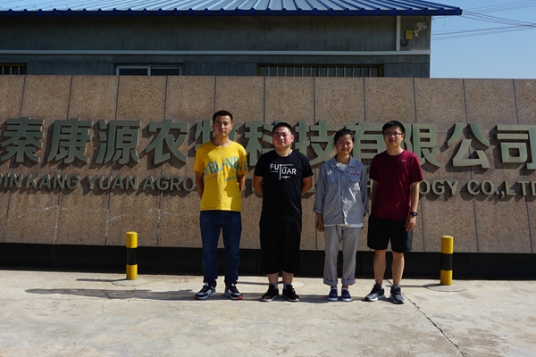 6e5899b4c904436facd1a0ce7b874fa0.jpg 师生和技术员合影.jpg