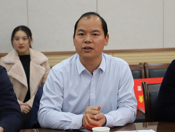 306d1a387ea34bc2a1470459e28451d4.jpg 动科学院党委书记曹军会主持会议并讲话_副本.jpg