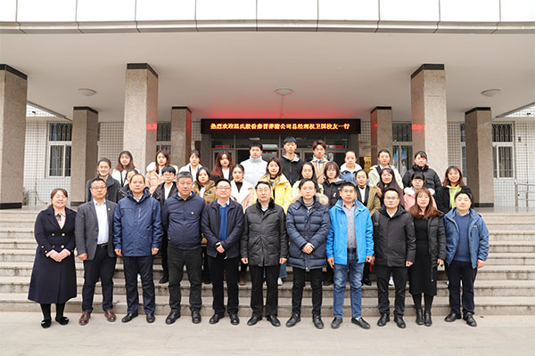 85cef10eb4cb4a6dad2665aa1fb6f3ce.jpg 合影留念.jpg