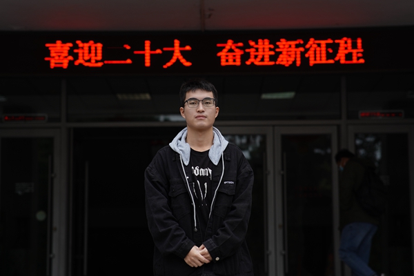 f245a17bcb5345e4b7b89161eacb40cb.jpg 霍武强_副本.jpg