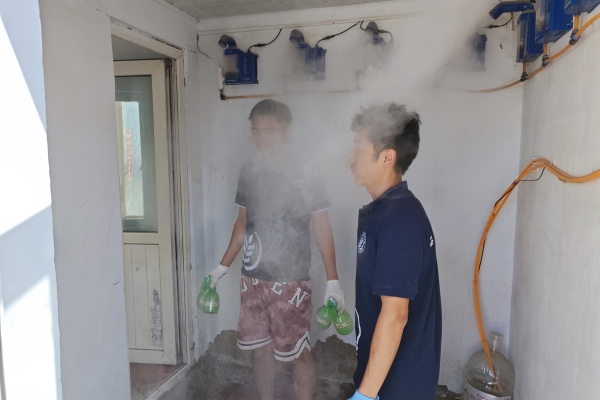 f4ecb68099ed41b299f54583f4f0c38b.jpg 图片一 队员进行采样前消毒.jpg
