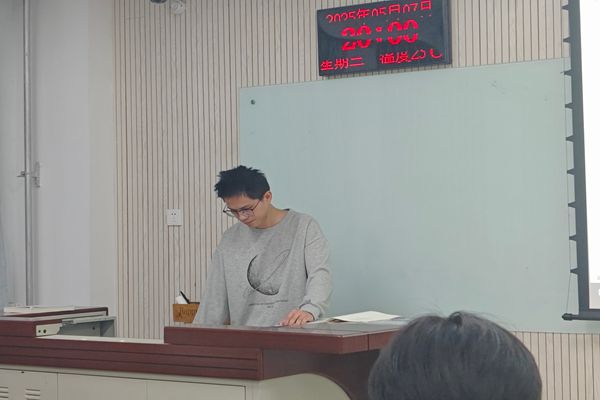 朋辈助学团成员分享学习经验.jpg