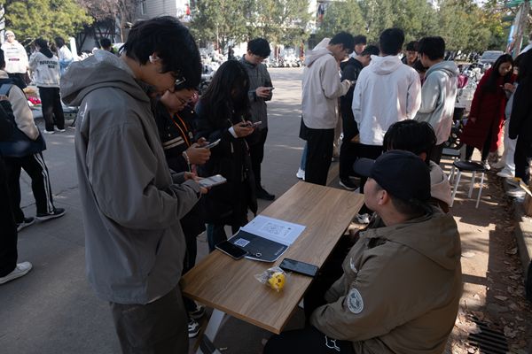 图二:同学们开始认真答题_副本22.jpg