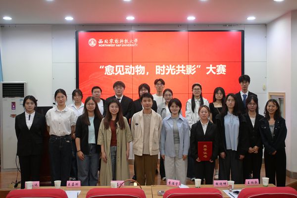 活动工作人员与全体参赛同学的合影.JPG